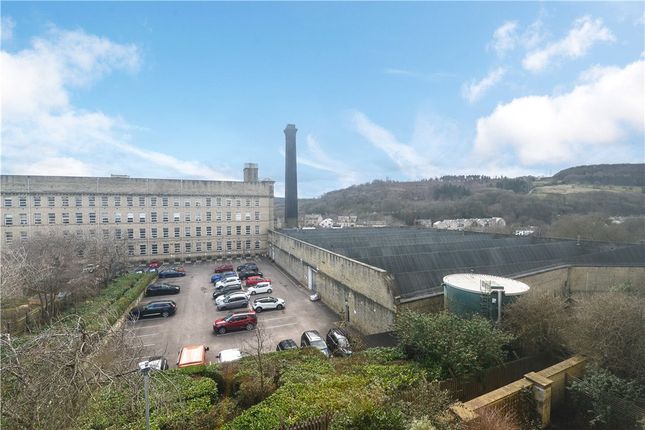 39, The Locks, West Yorkshire photo 2