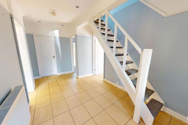 3 Woodlands Avenue, Leek photo 4