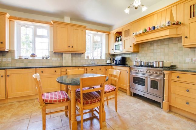 26 Stoneygate Court, Leicester photo 2