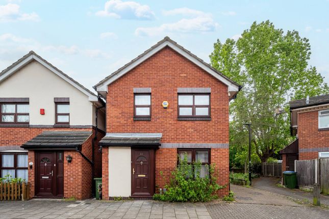 Detached house to rent in Goosander Way, Thamesmead, London