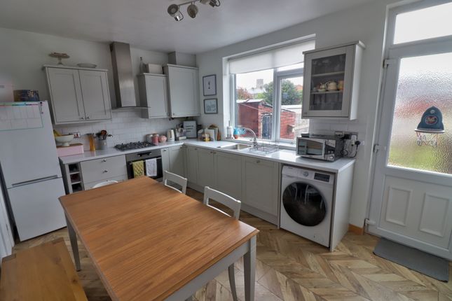 77, Spring Lane, Oldham photo 3