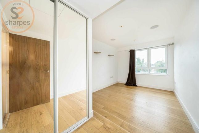 Copy of Apartment 19 Strand House, Brentford photo 4