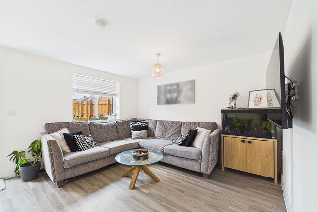 55 Atkins Way, Aylesbury photo 4