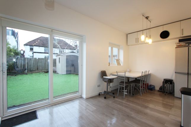 29, Sinclair Grove, London photo 2