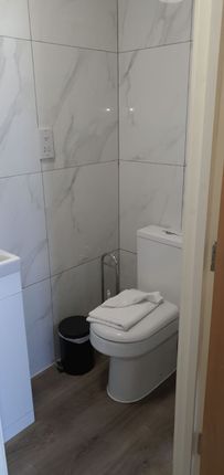 White Horse 704, Woolwich Road, LONDON photo 3