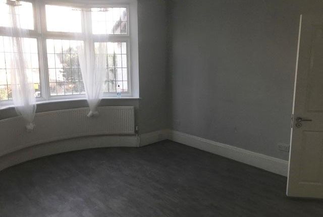 Flat to rent in Whitehorse Lane, South Norwood