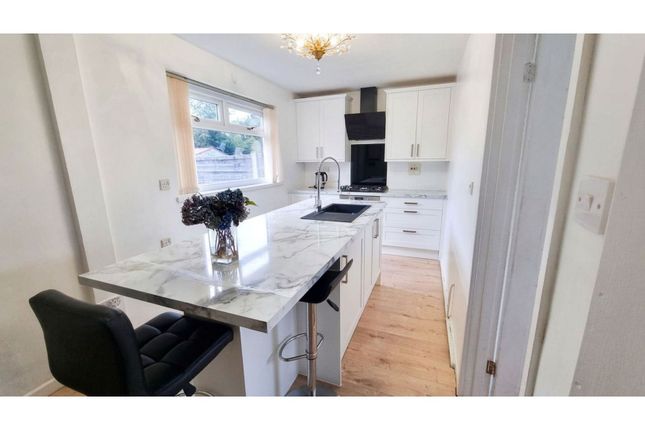 25, Minehead Avenue, Manchester photo 2