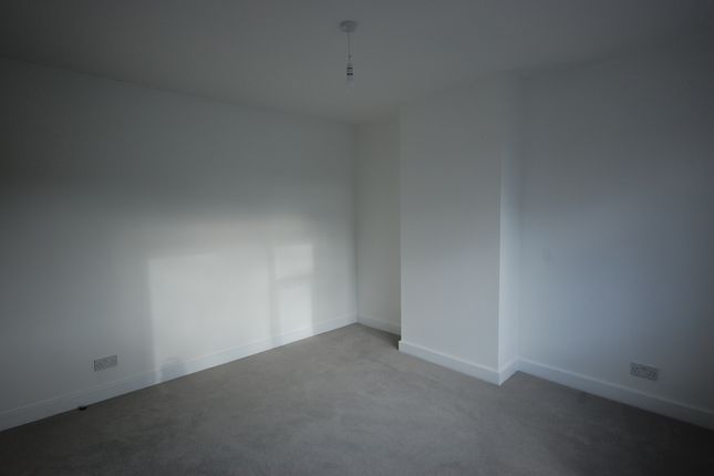 Wakefield Road, Huddersfield photo 5