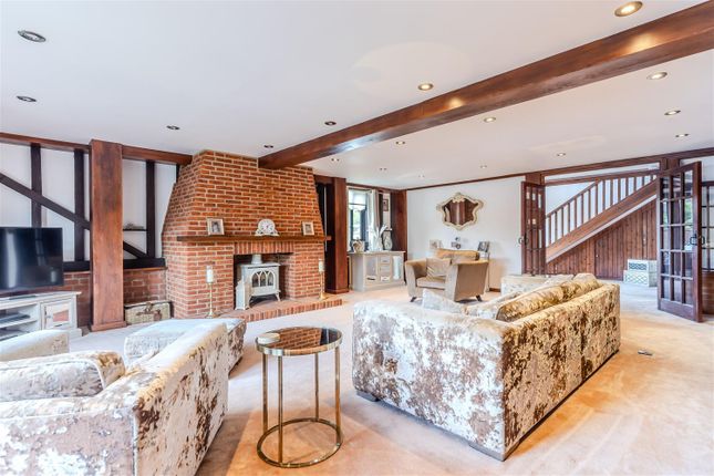 3, Barns Court, Harlow photo 2
