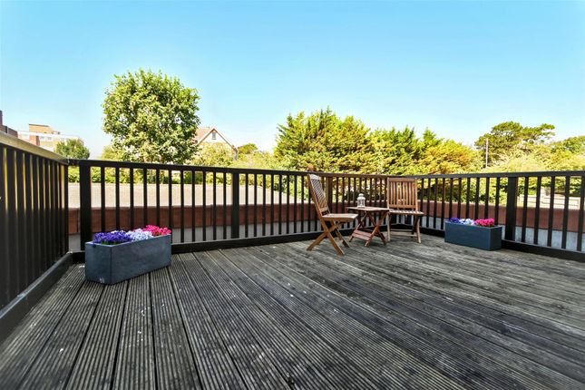 4 Pegasus Court, 29 St. Leonards Road, Eastbourne photo 2