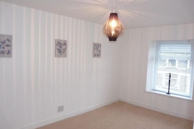 8 Cuckoo Street, Bridgend photo 5