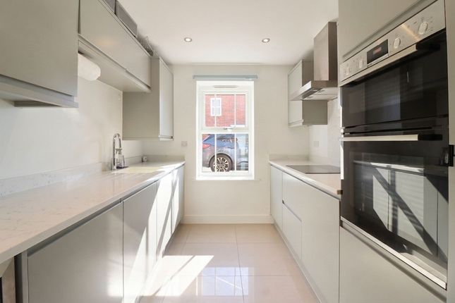27 Boundary Way, Chesterfield photo 2