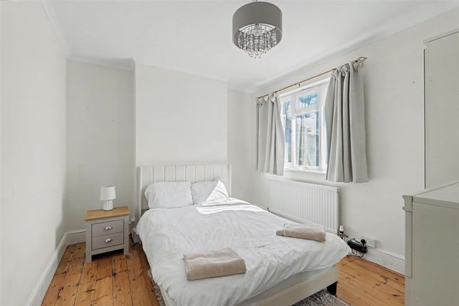 11 Sackville Crescent, Worthing photo 4