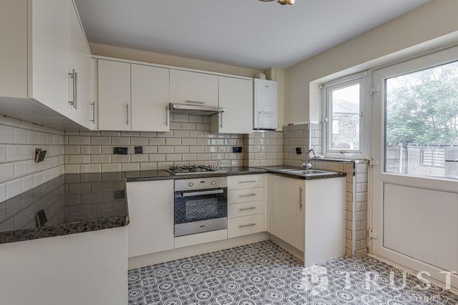 33 Tichbourne Street, Batley photo 3