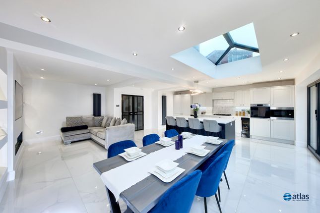 Kitchen / Living Area