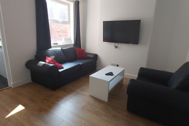 Shared accommodation to rent in Walgrave Street, Hull