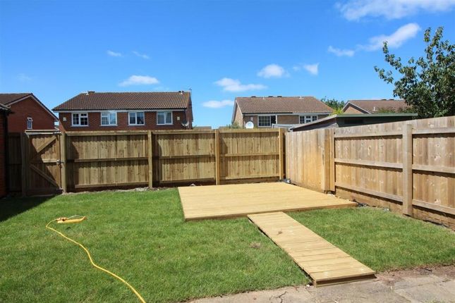 A Bright And Well-Maintained Private Garden Featur...