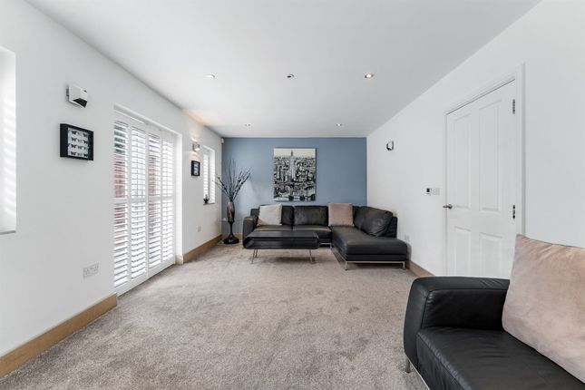 58a Eagle Brow, Lymm photo 2