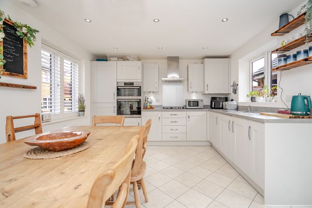 2, Lansbury Road, Milton Keynes photo 4