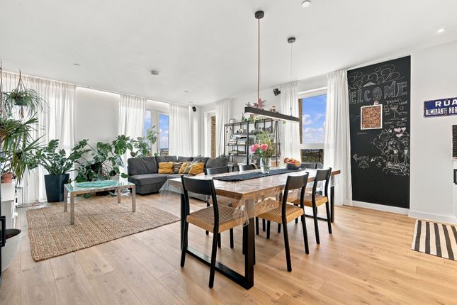 Flat 106, Paynter House, London photo 3