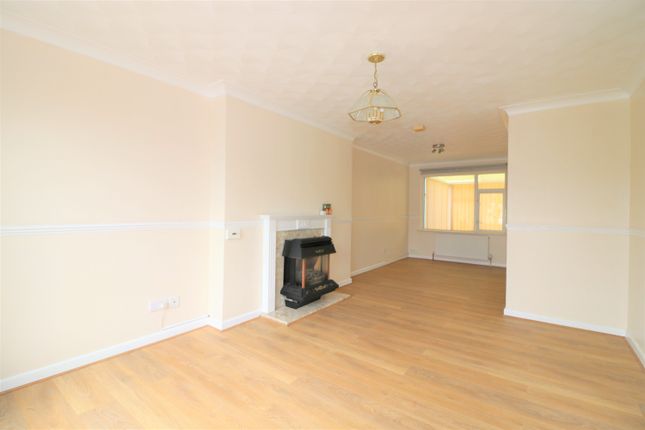 5, Cedar Close, Southampton photo 4