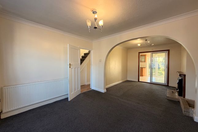 89, Kirkland Avenue, Ilford photo 3