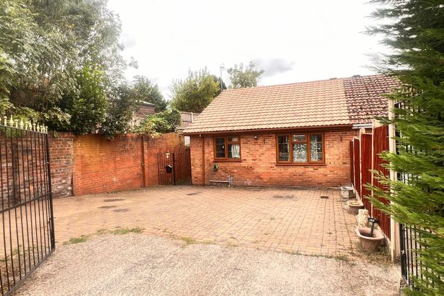 2-bed house on Conifers Bungalow, Church Road, Lye, £950/mo