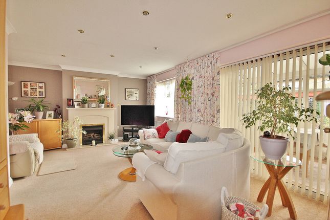 73b, Alvescot Road, Carterton photo 2
