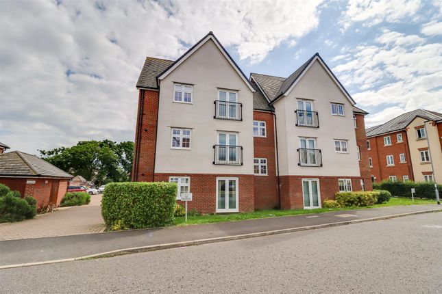 Thumbnail Flat for sale in Grangewood, St. Clements Road, Benfleet