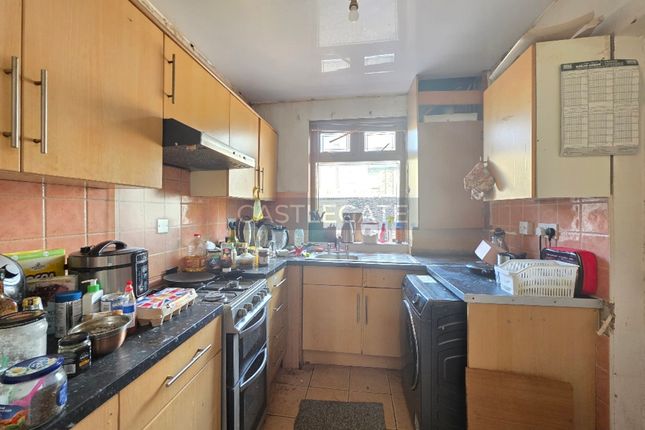 12 Cecil Street, Huddersfield photo 2