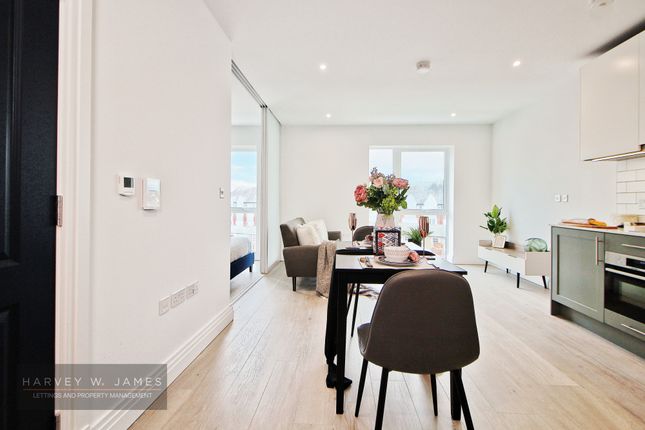 Flat to rent in Hawkins House, London