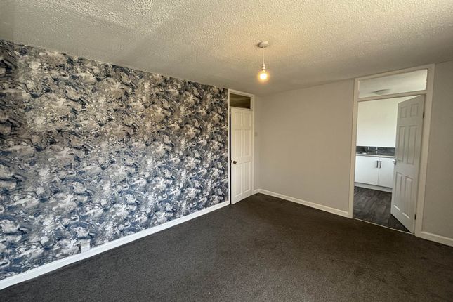 52, Evesham Walk, Manchester photo 3