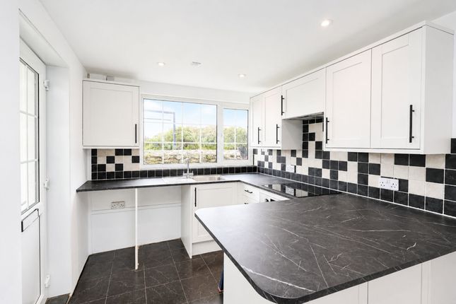 Flat 7, Trevarrian Court, Newquay photo 3