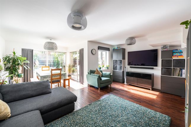 1, Daws Place, Redhill photo 2