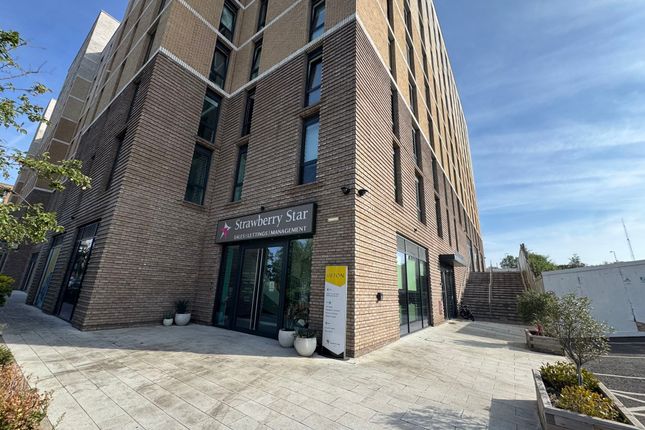 2-bed flat on Flat 411, Chevette court, Luton, £190,000