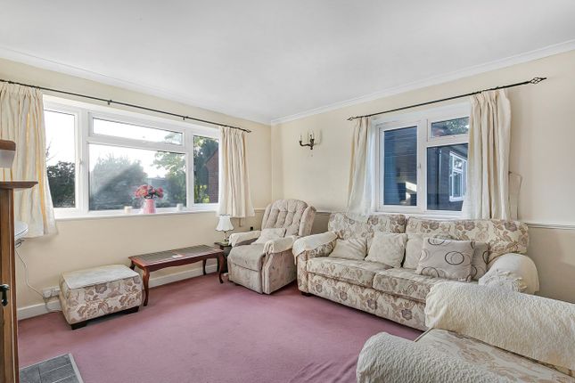 Maisonette for sale in Beverley Close, Winchmore Hill