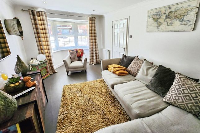 21, Marsdale Drive, Warwickshire photo 2