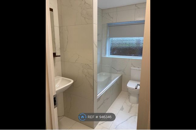 Lyn Eves, Pinewood Road, Iver Heath photo 2