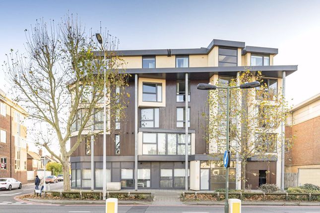 Thumbnail Flat to rent in Lower Mortlake Road, Kew, Richmond