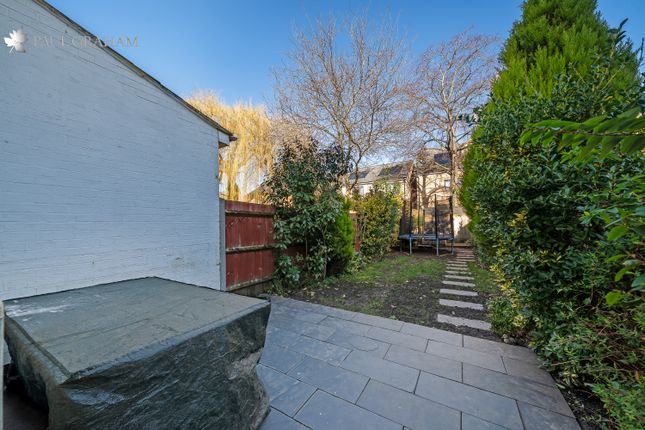57, Wood Street, Mitcham photo 2