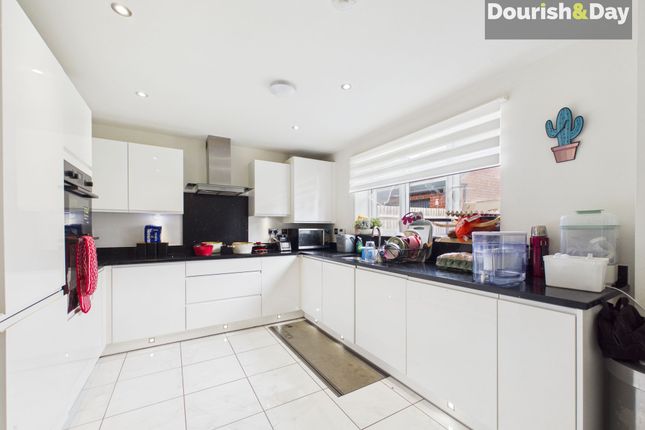 14 Hurst Grove, Stafford photo 3