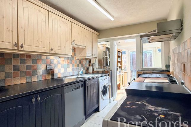 2, Kestrel Close, Hornchurch photo 2