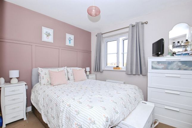 6, Harebell Close, Peterborough photo 4