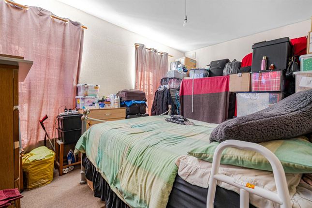 50 Manor Court, Enfield photo 3