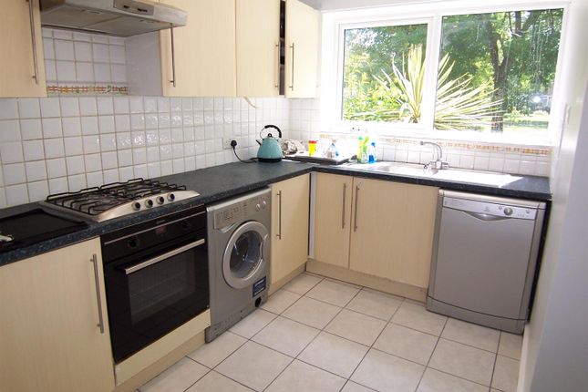 44, Newborough Green, Surrey photo 3