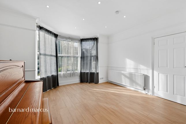 52, Coombe Gardens, New Malden photo 2
