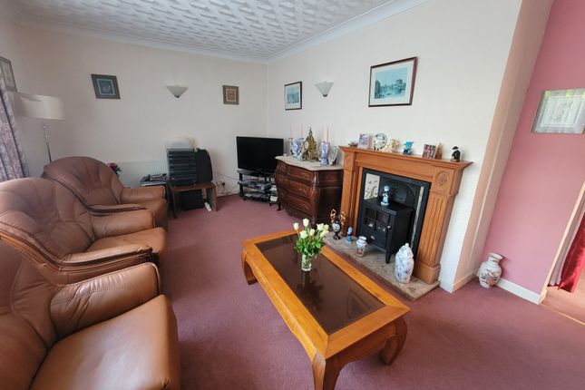 3, Treetops, Llanelli photo 5
