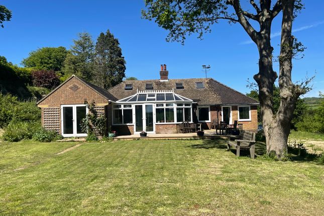 6 OAKLEIGH WITH ANNEXE, Woodland Way, Crowhurst photo 2