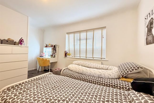 86, Wigmore Road, Carshalton photo 4