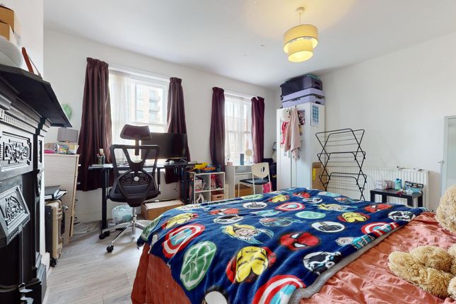 90, Newark Street, London photo 2